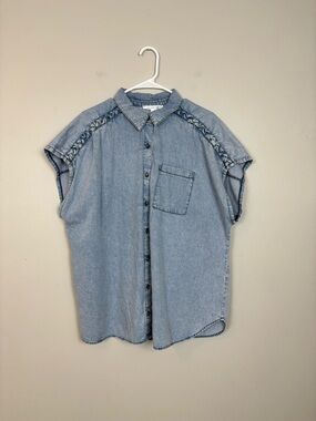 Jane + Delancey Top Womens 1X Lightweight Chambray Braided Detail Button in Blue